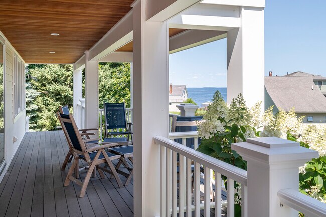 Building Photo - 2 Oak Knoll Rd