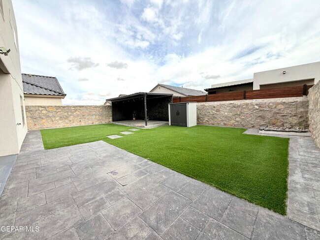 Building Photo - 12824 Linstead Ave