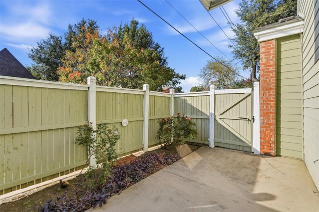 Building Photo - 6220 Bentwood Trail