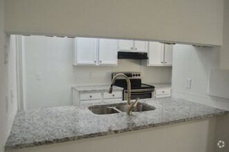 Building Photo - Charming 3 bed 2 bath with a converted gar...