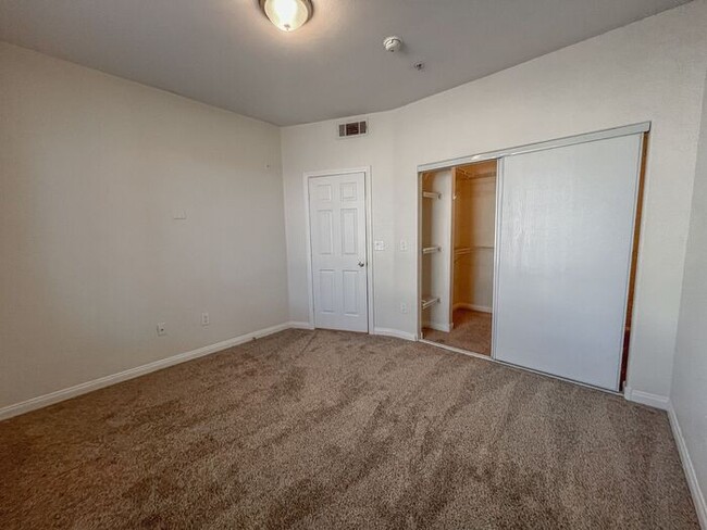 Building Photo - Beautiful 1 Bedroom in Desired Location!