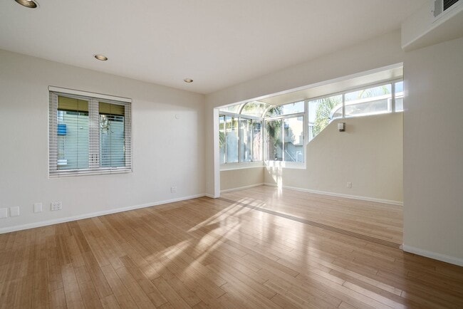 Building Photo - Stunning Waterfront Townhome in Huntington Beach!