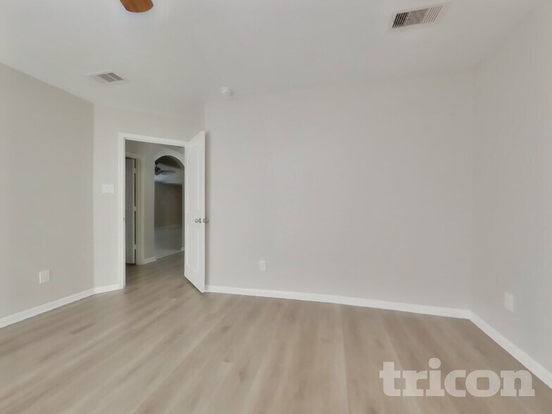 Building Photo - 717 Totem Trail Dr