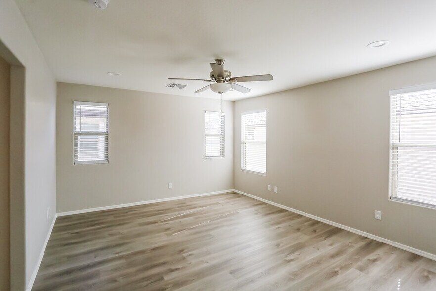 Building Photo - 16417 W Latham St