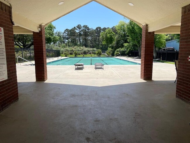 Building Photo - 301 Winding Oak Ln S