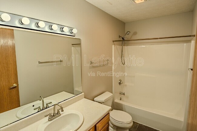 Building Photo - 5053 Saddle Dr