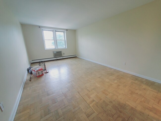 Building Photo - 140 Grove St
