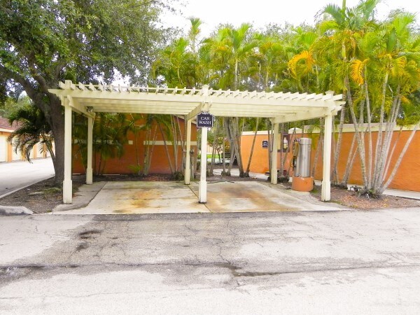 Building Photo - 1725 Palm Cove Blvd