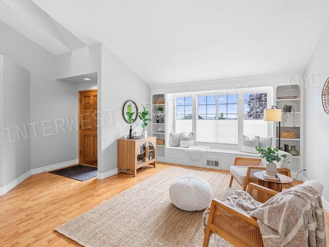 Building Photo - 4+ Bedroom Tigard Home With a Beautiful Vi...