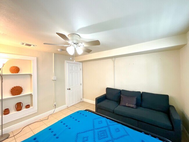 Building Photo - 319 S Olive St