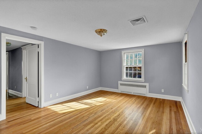 Building Photo - 69 Westledge Rd