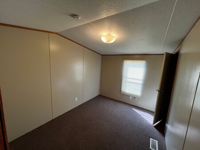 Building Photo - 3 Bedroom-2Bath located near CAFB