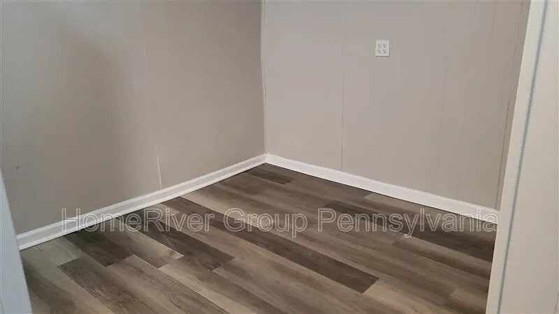 Building Photo - 806 Cowan Ave