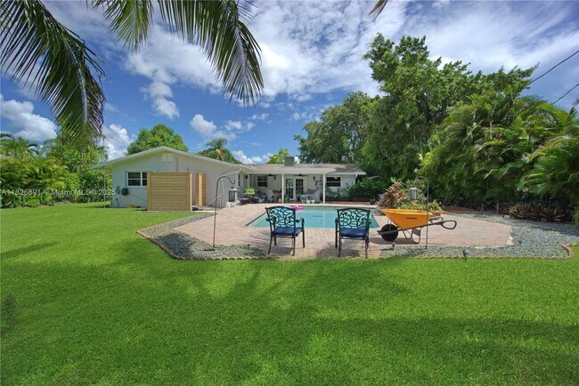 Building Photo - 4770 Holly Dr