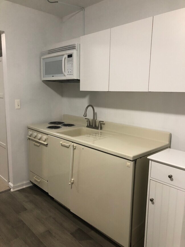 Building Photo - 2840 Hollymead Dr