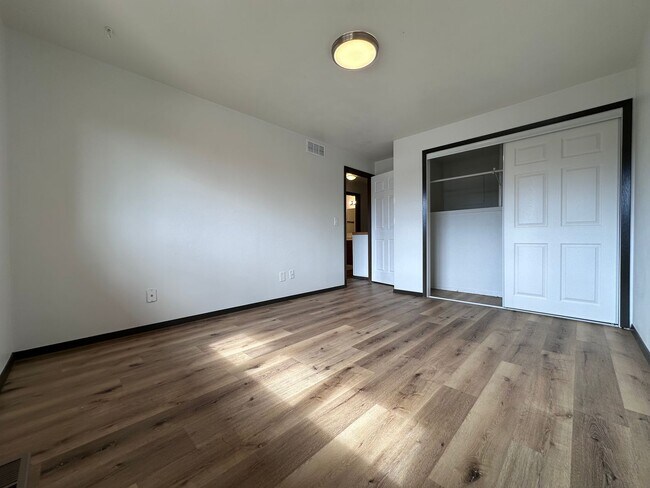 Building Photo - 430 E 1st Ave