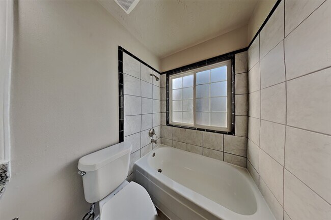 Building Photo - 7402 Grackle Dr