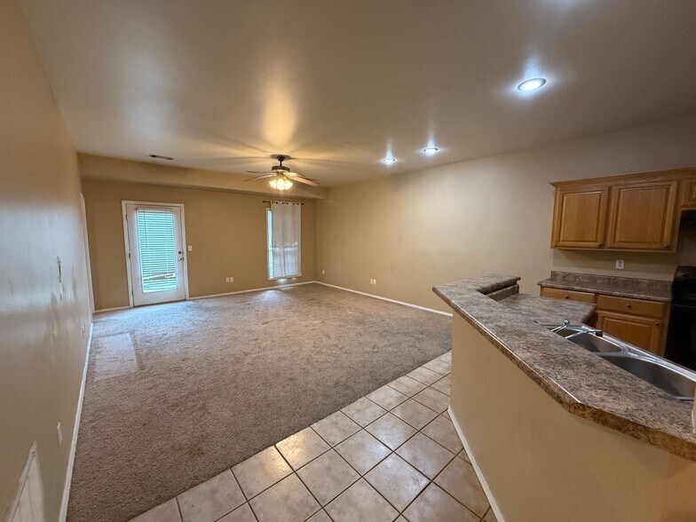 Building Photo - 1205 N Nashville Pl