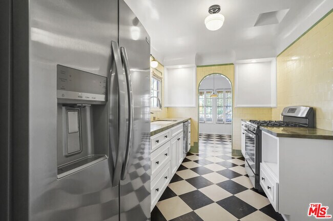 Building Photo - 1143 S Rimpau Blvd