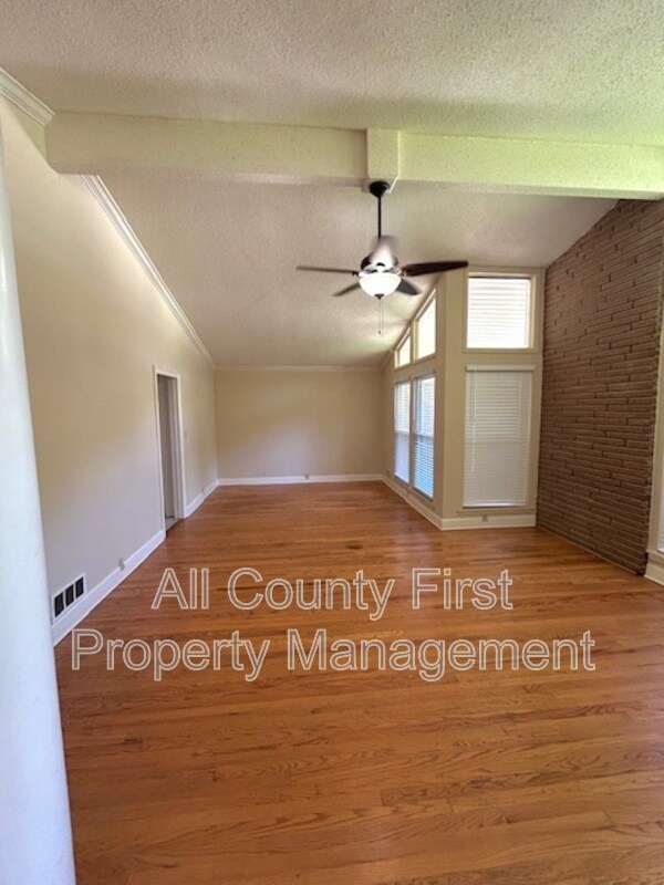 Building Photo - 3689 Calumet Rd
