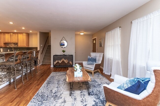 Building Photo - BEAUTIFUL 4BD SPLIT-LEVEL HOME in VILLA LO...