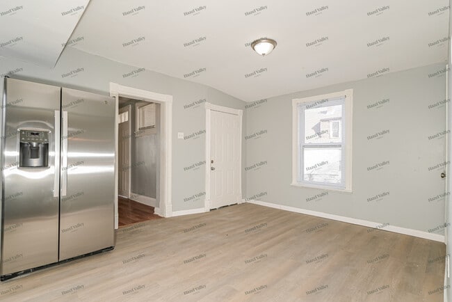 Building Photo - 7012 Melrose Ave