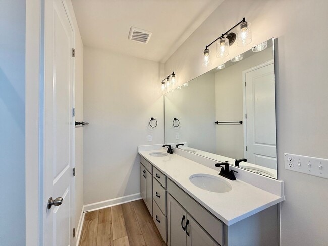 Building Photo - **OFFERING RENT PROMOTION FOR FIRST 6 MONTHS** New Construction 4BD, 3.5BA Wake Forest Townhome w...