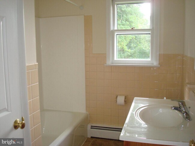 Building Photo - 1158 Horseshoe Pike