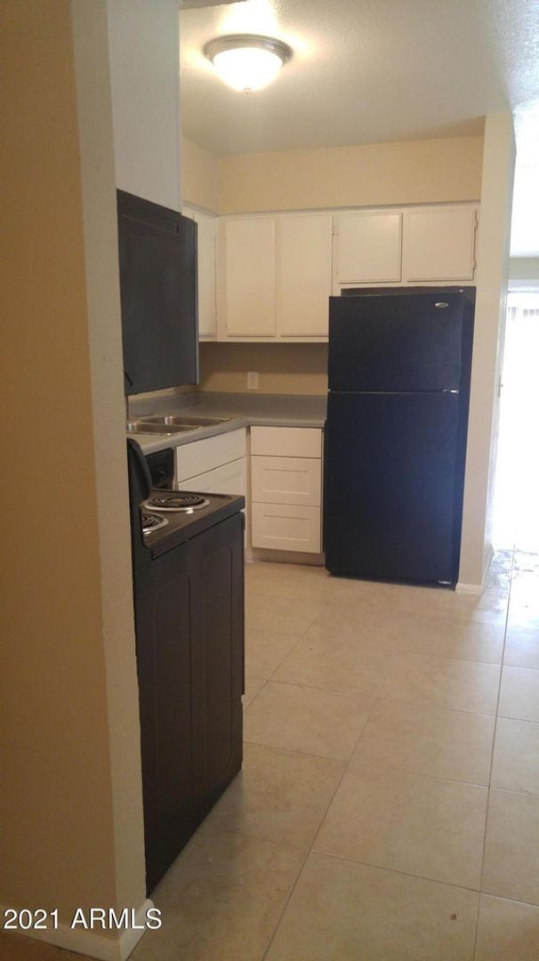 Building Photo - 2808 E Le Marche Ave