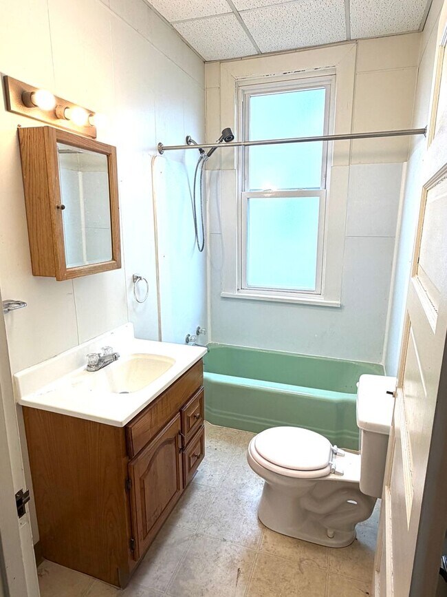 Building Photo - 914 Lawrence St