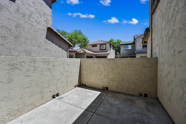 Building Photo - 41708 N Parker Ct