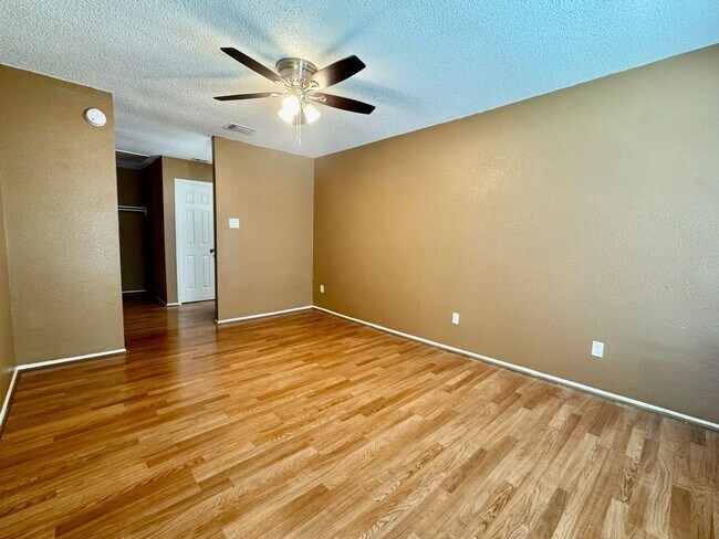 Building Photo - 13038 Leader St
