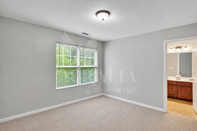 Building Photo - 255 Hampshire Downs Dr