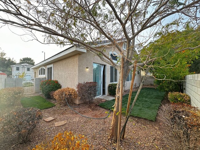 Building Photo - Charming  3-bedroom, 2-bathroom