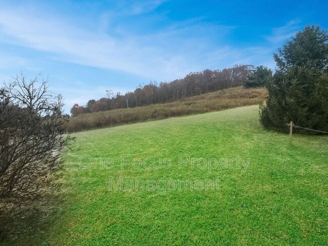 Building Photo - 1724 Steam Valley Rd