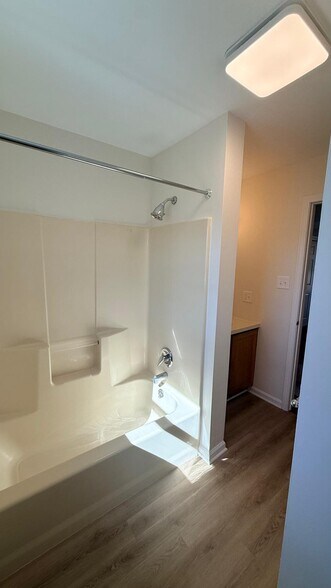 Building Photo - 91 Cloverdale Ave