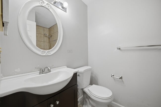 Building Photo - 944 Gas Light Ln
