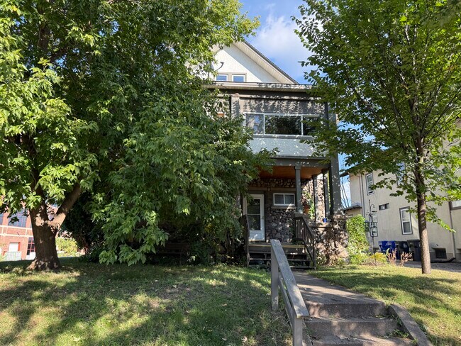 Building Photo - 780 Curfew St