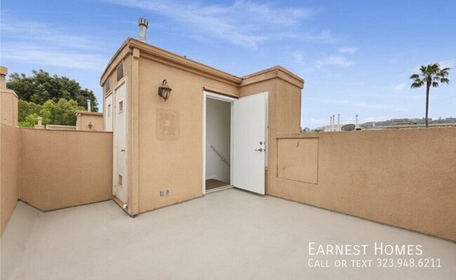 Building Photo - 4310 Whitsett Ave