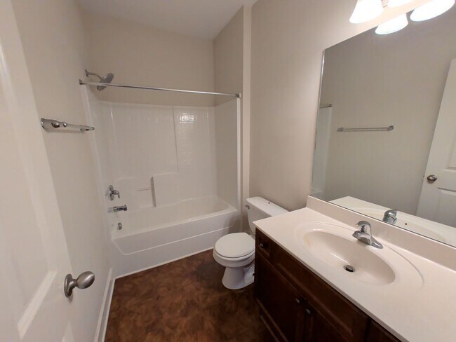 Building Photo - 2-Bed/2-Bath condo in Lenox Village.
