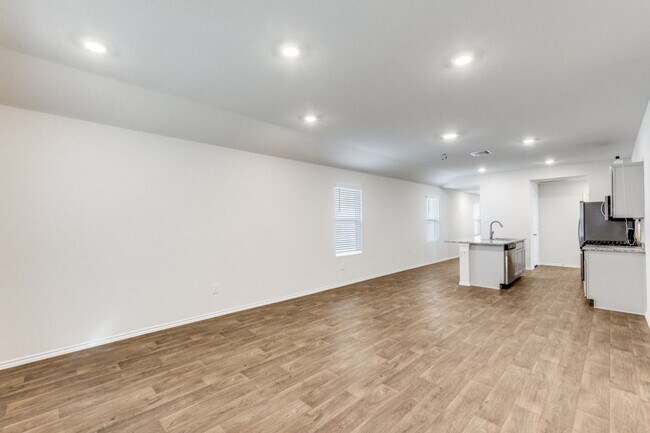 Building Photo - 250 Granary Dr