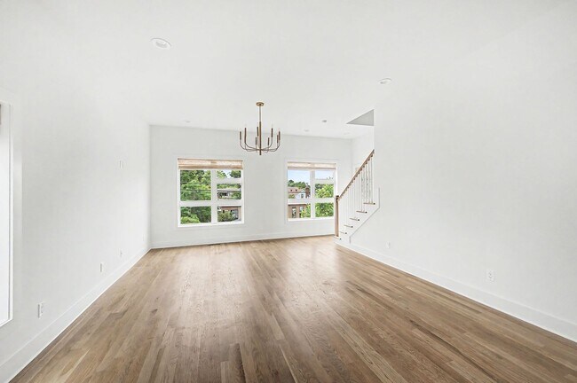 Building Photo - Stunning 3BR/3.5BA contemporary condo in the heart of Wedgewood-Houston!