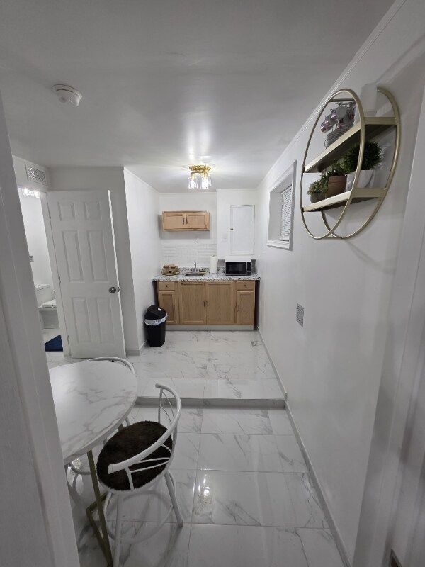 Building Photo - 4742 Blossom Dr