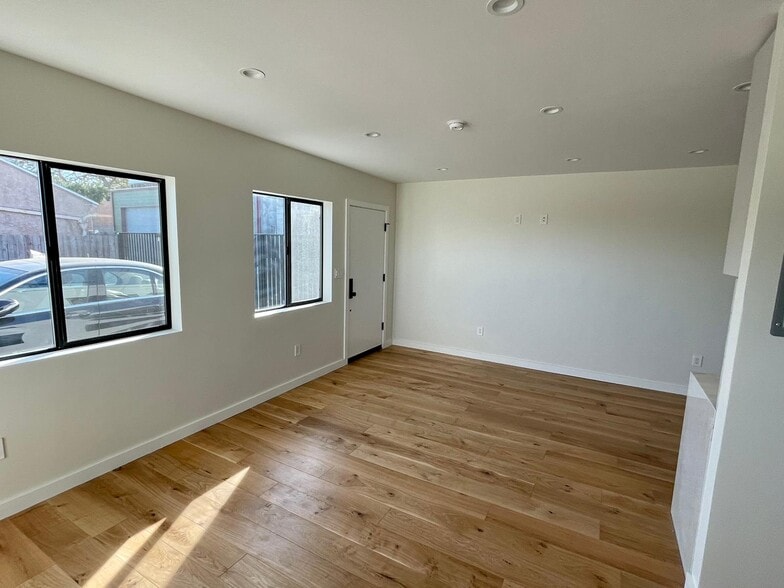 Building Photo - 3529 Greenfield Ave