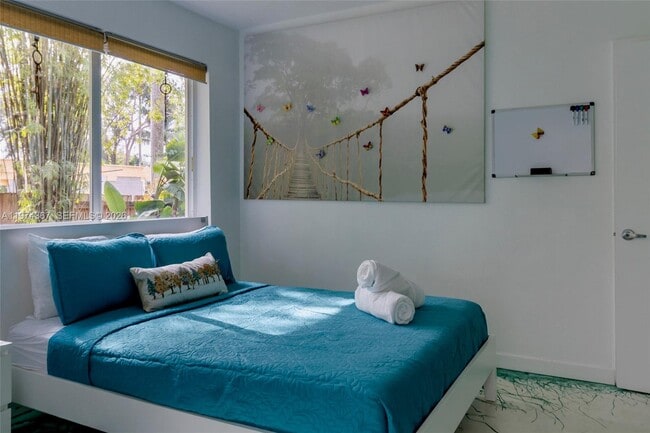 Building Photo - 750 NE 120th St