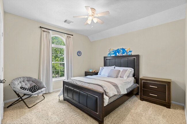 Building Photo - 27 E Artist Grove Cir