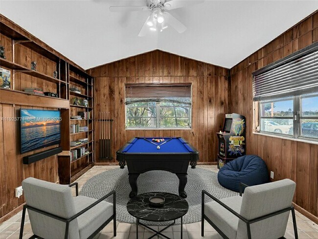 Building Photo - 2443 Meridian Ave