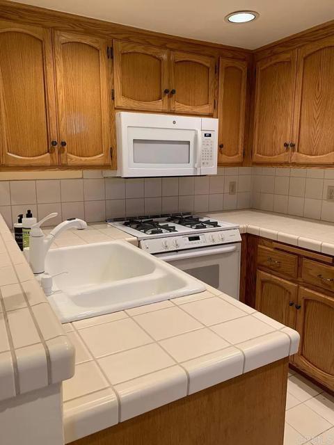 Building Photo - 714 Passiflora Ave