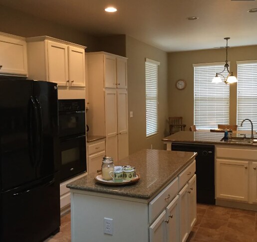Building Photo - 1425 N Oliveto Ct
