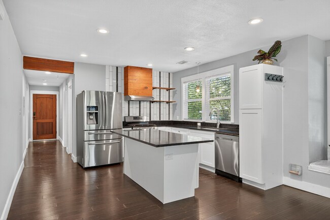 Building Photo - 1225 Michigan Ave